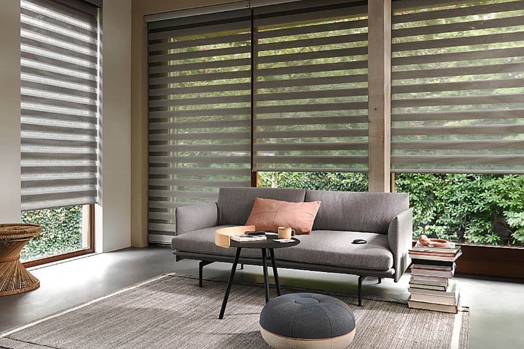 Cortinas zebra día-noche con franjas alternas traslúcidas y opacas en Bogotá